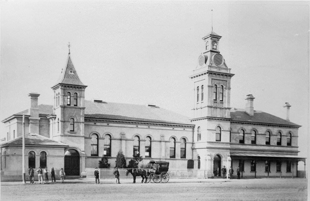 00792-Essendon-Town-Hall-1886-1000x650
